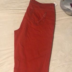 Gloria Vanderbilt crop pants coral color